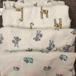 Swaddle blankets-4 count